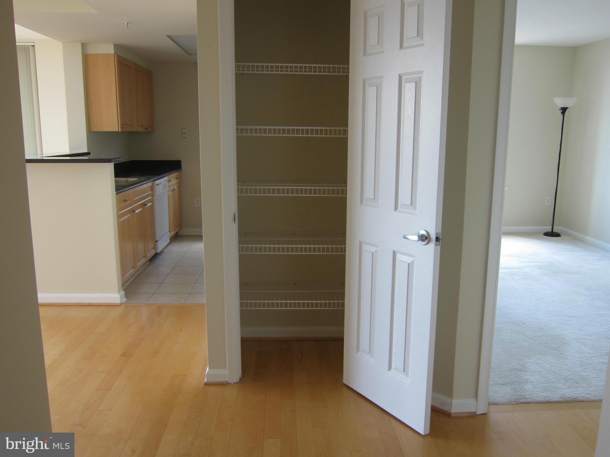 2726 Gallows Road, Unit 1207 Vienna, VA 22180 - Photo 9 of 30 Interior (General)