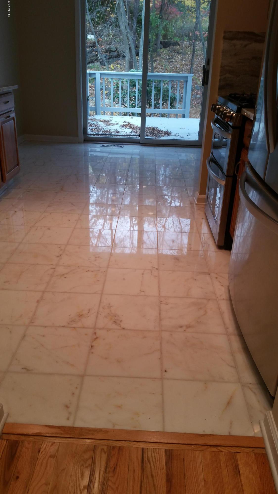 6 Caroline Farms Road, Unit 3 Cos Cob, CT 06807 - Photo 8 of 22 Kitchen entry