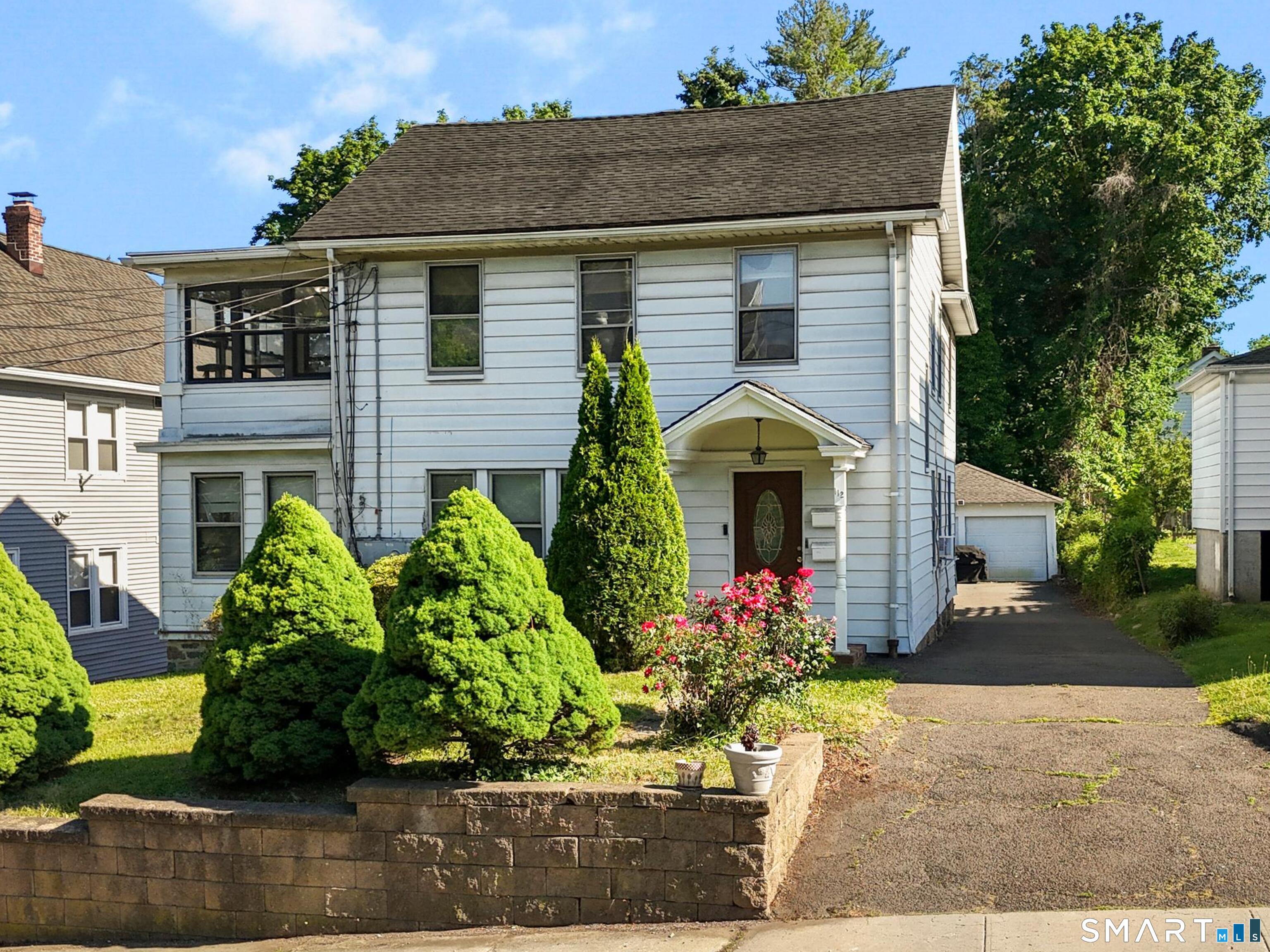 112 Colonial Road Stamford, CT 06906 - Photo 1 of 39