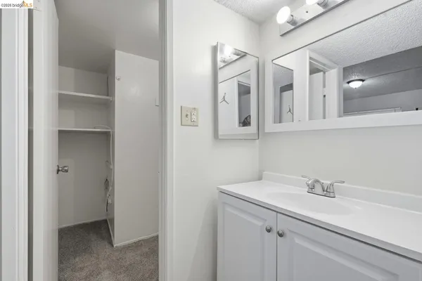 $184,999 | 355 Parkview Terrace, Unit D1, Vallejo, CA 94589