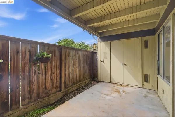 $184,999 | 355 Parkview Terrace, Unit D1, Vallejo, CA 94589