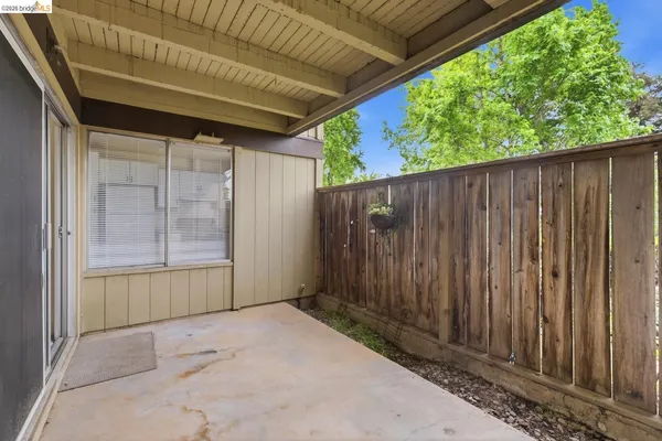 $184,999 | 355 Parkview Terrace, Unit D1, Vallejo, CA 94589