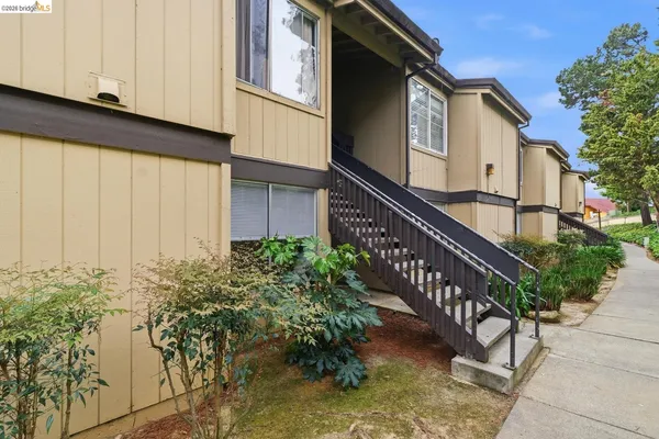 $184,999 | 355 Parkview Terrace, Unit D1, Vallejo, CA 94589