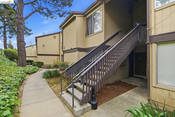 $184,999 | 355 Parkview Terrace, Unit D1, Vallejo, CA 94589