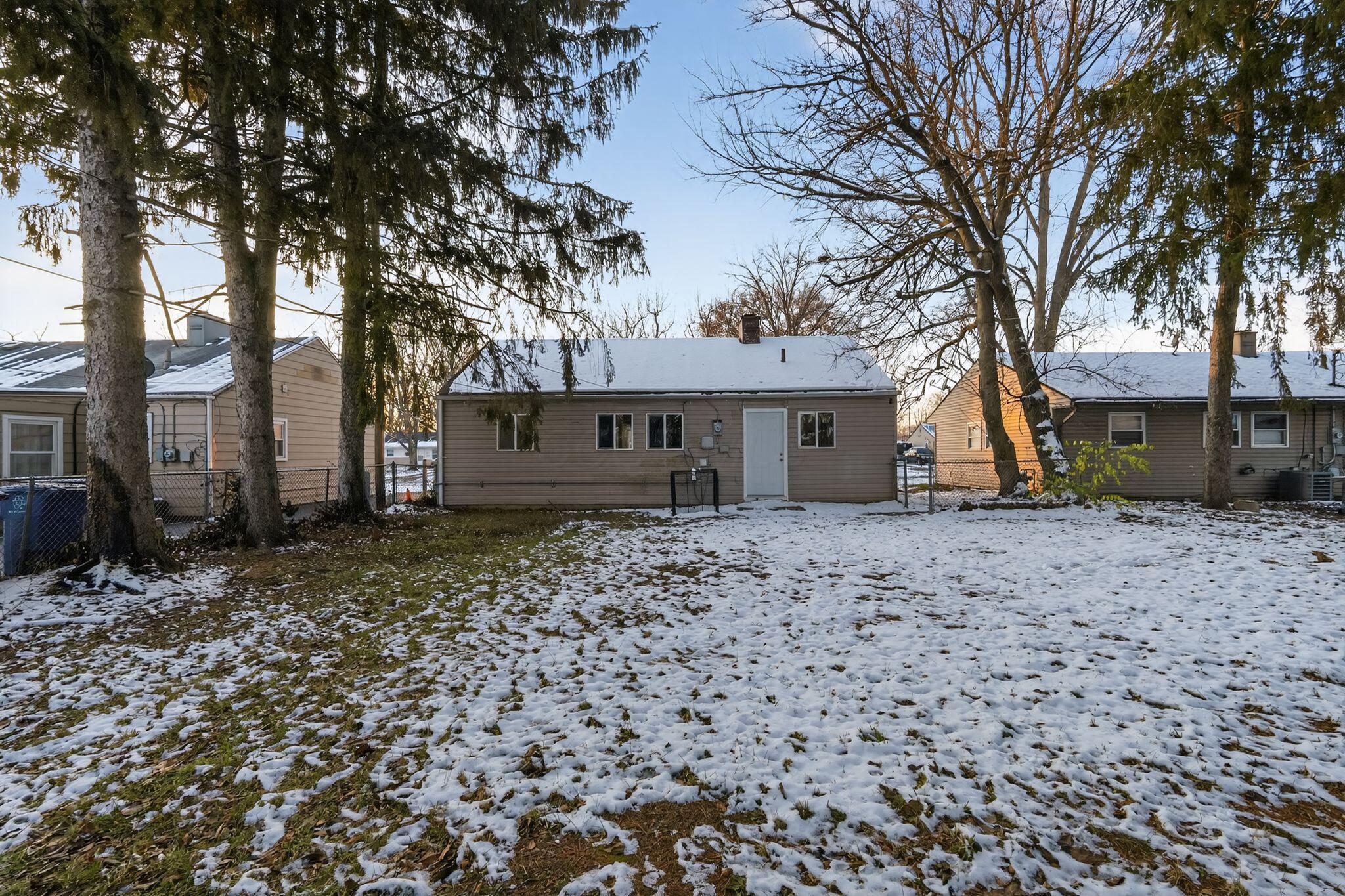 1042 South Hampton Road Columbus, OH 43227 - Photo 6 of 31 07_1042_S_Hampton_Rd_Columbus_OH_43227-E