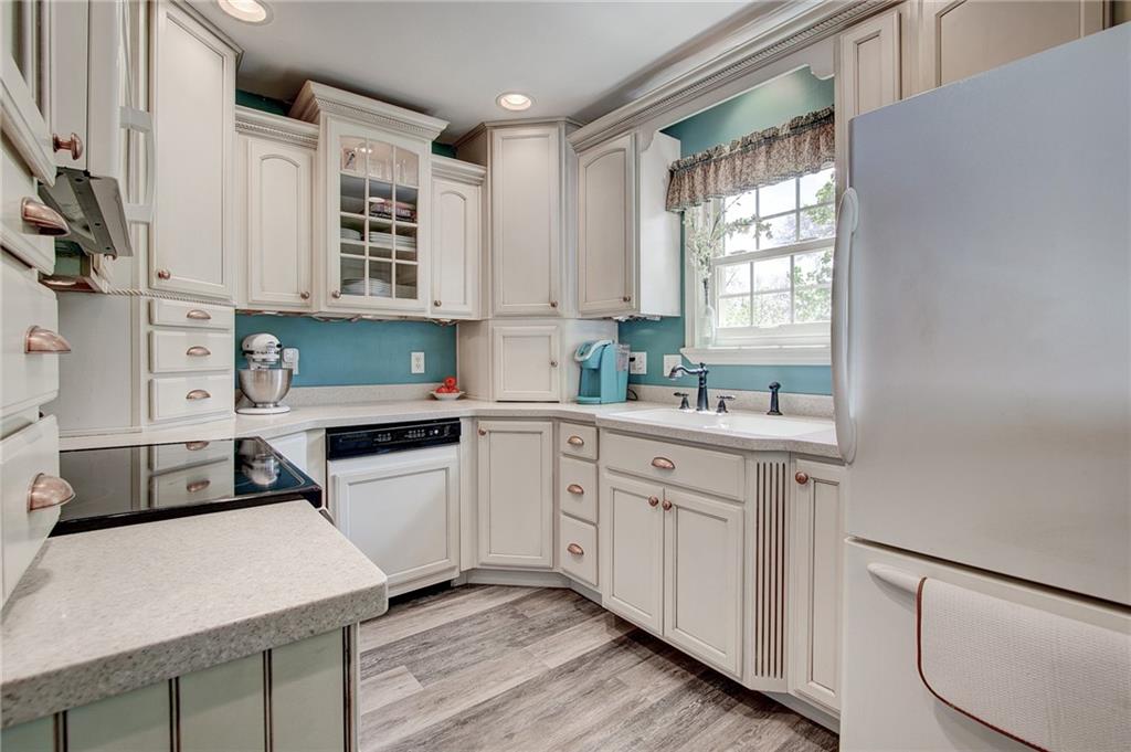 158 North Franklin Road Indianapolis, IN 46219 - Photo 4 of 33 Gallery Image 4