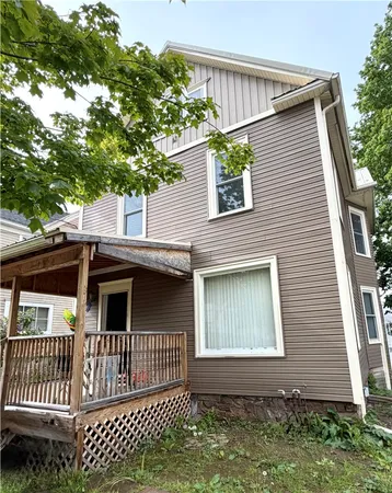 $1,200 | 210 West Oak Orchard Street, Medina, NY 14103