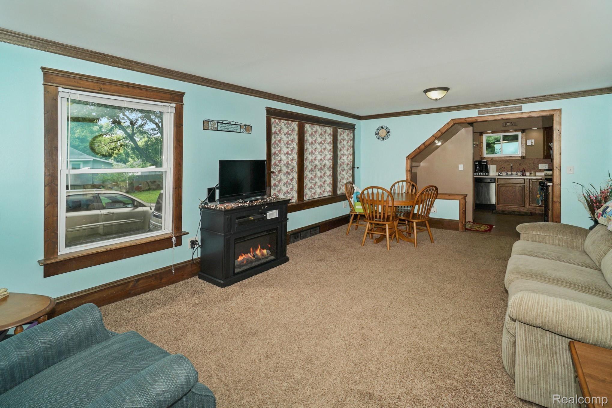 1104 Woodworth Road Jackson, MI 49202 - Photo 4 of 19 DSC01698.jpg