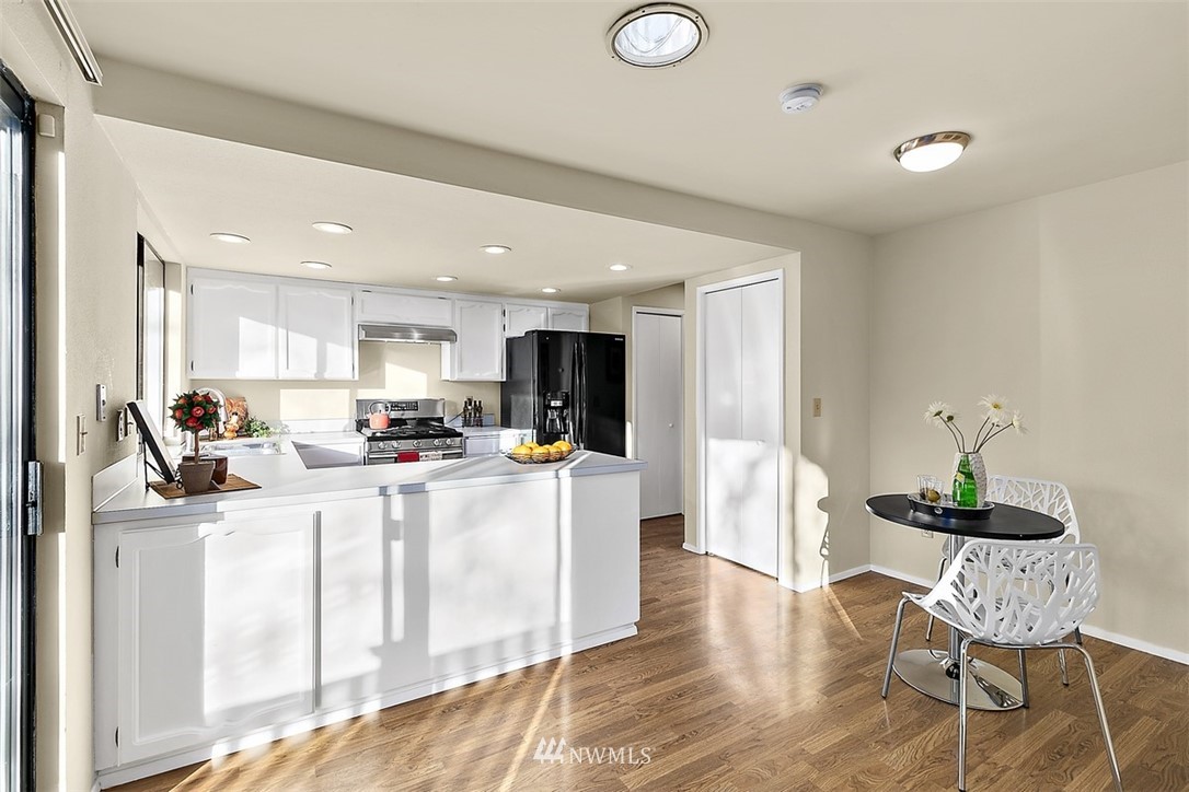 9607 122nd Avenue Southeast Renton, WA 98056 - Photo 11 of 38