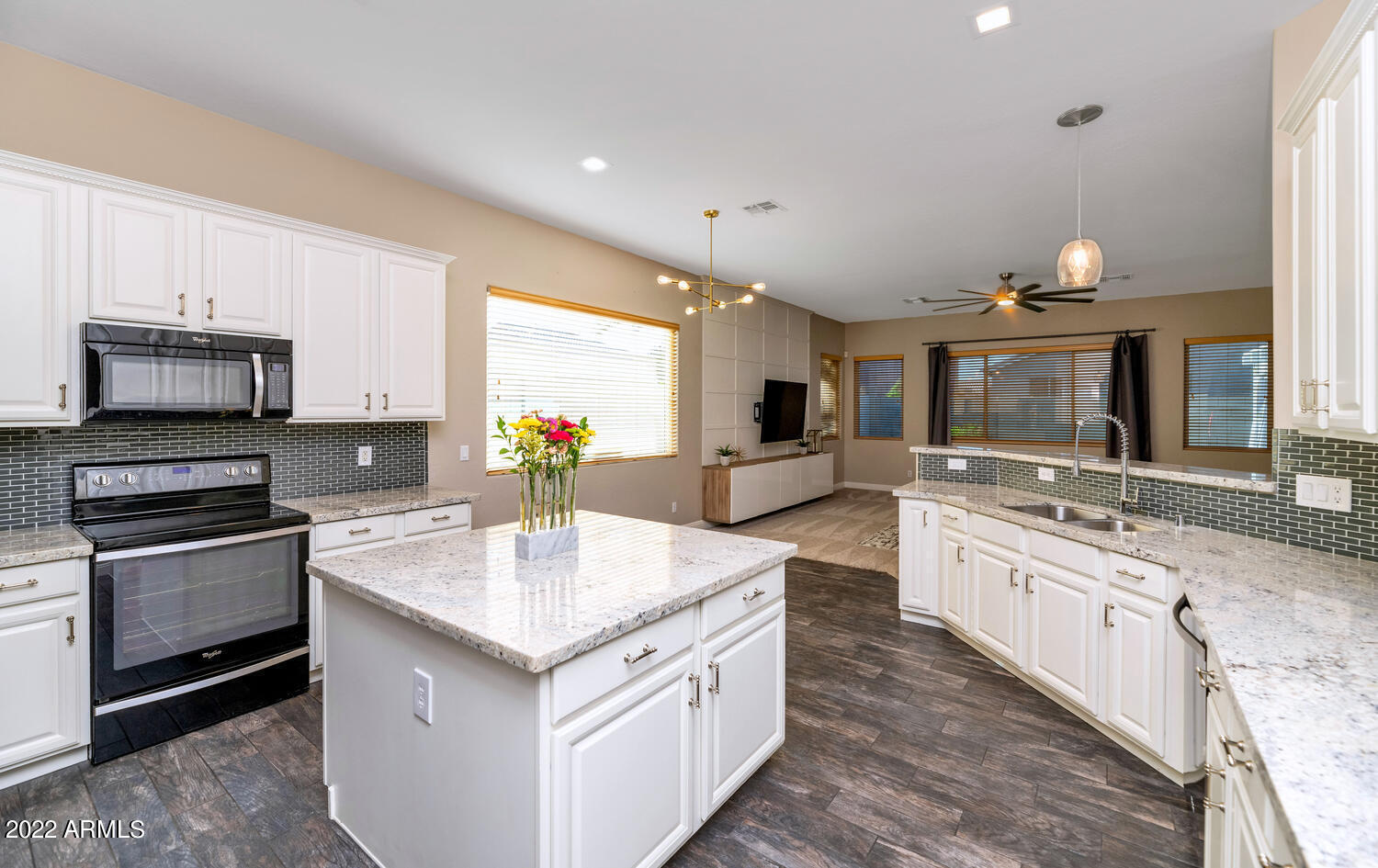6937 West Rowel Road Peoria, AZ 85383 - Photo 13 of 34 6937 W Rowel Rd-large-013-008-6937 W Row