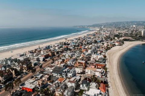 $2,695,000 | 822 Seagirt Court, San Diego, CA 92109