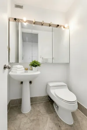 $5,500 | 235 East 40th Street, Unit 7C | Murray Hill