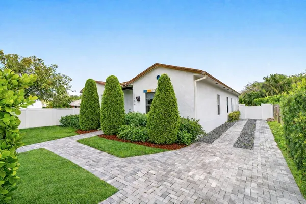 $19,500 | 7606 South Olive Avenue, West Palm Beach, FL 33405
