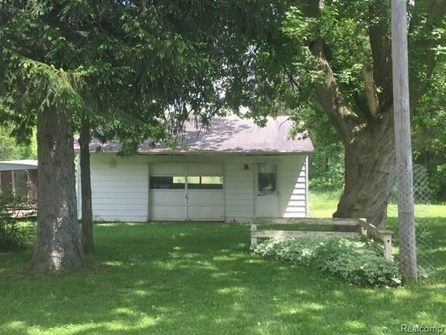 1127 Baldwin Road Lapeer, MI 48446 - Photo 3 of 4 barn.jpg