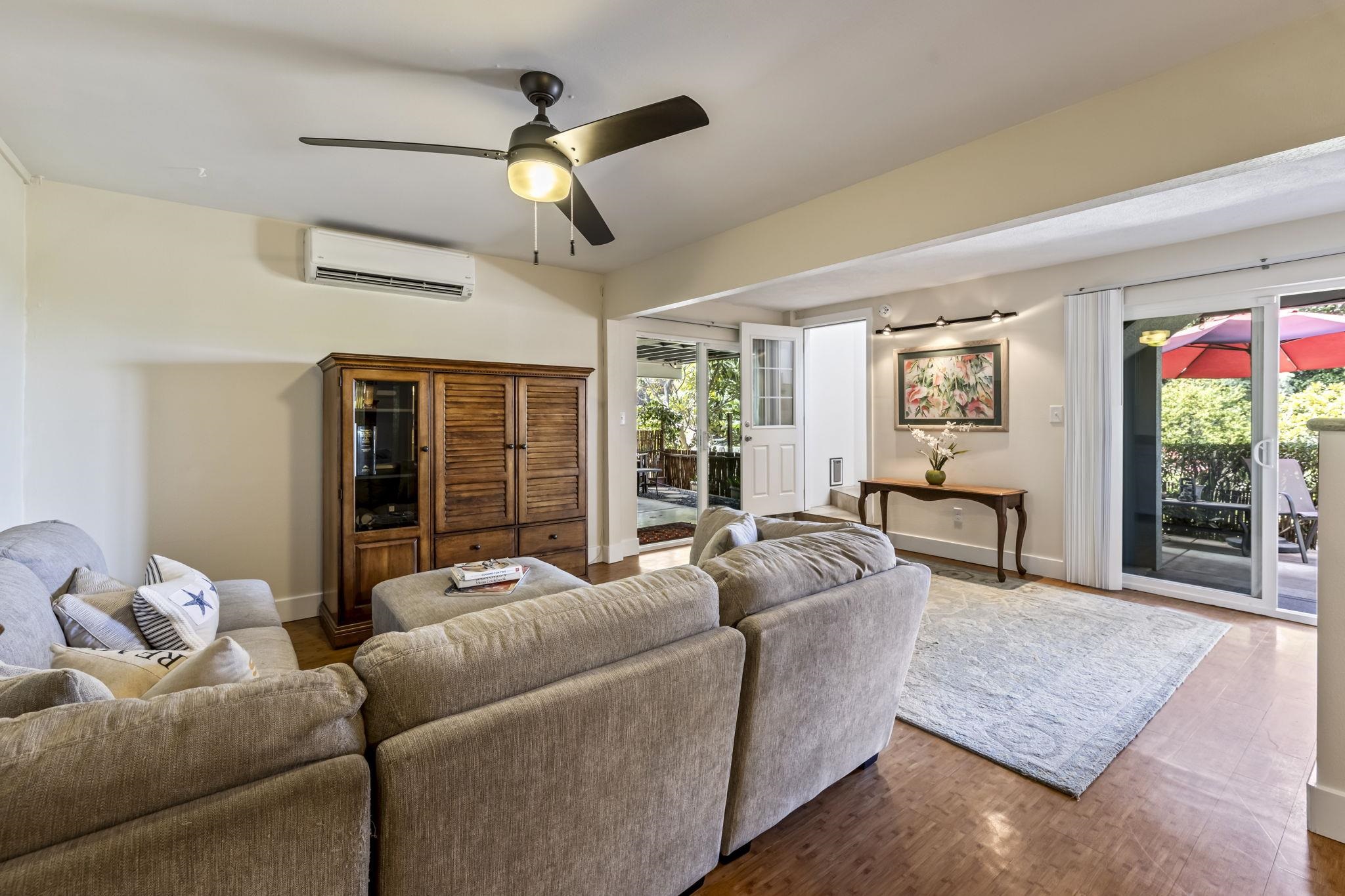 2670 Kanakanui Road Kihei, HI 96753 - Photo 31 of 41 a living room with furniture and a large window