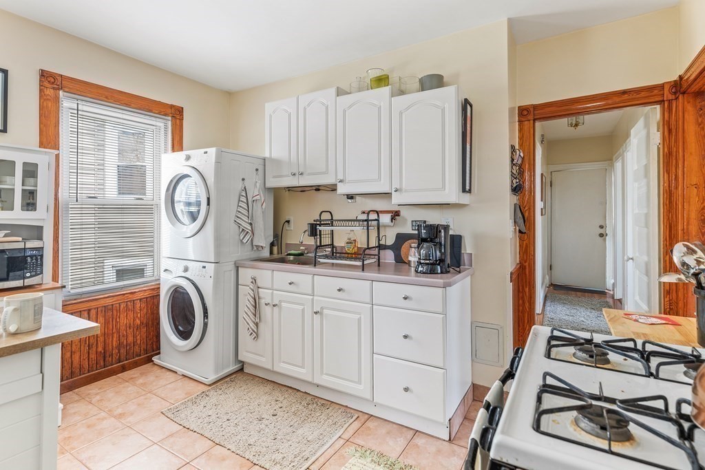 22 Rowell Street Boston, MA 02125 - Photo 11 of 34