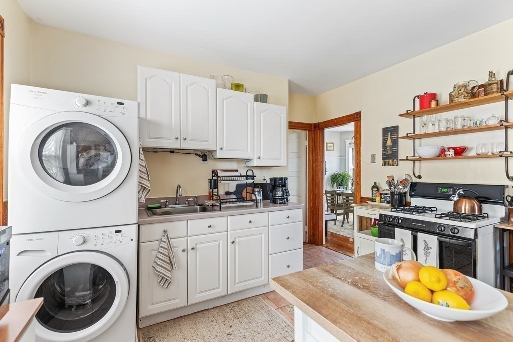 22 Rowell Street Boston, MA 02125 - Photo 12 of 34