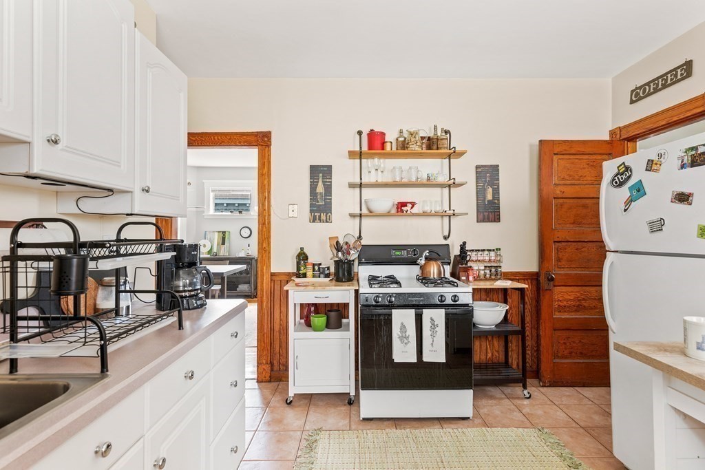 22 Rowell Street Boston, MA 02125 - Photo 13 of 34