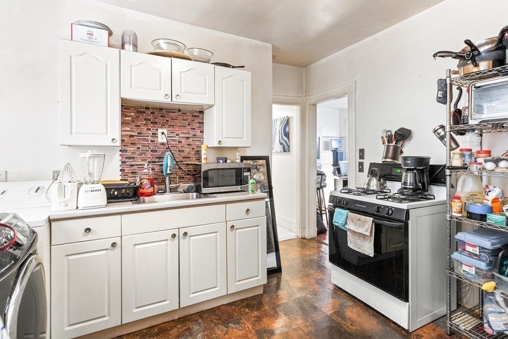 22 Rowell Street Boston, MA 02125 - Photo 17 of 34