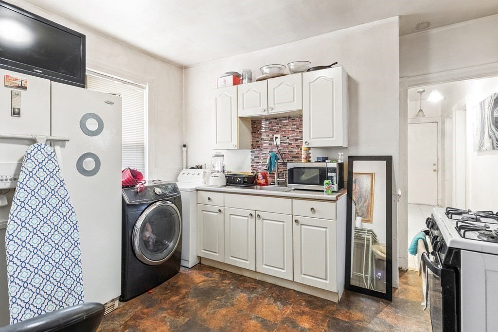 22 Rowell Street Boston, MA 02125 - Photo 18 of 34