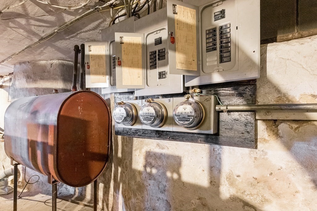 22 Rowell Street Boston, MA 02125 - Photo 28 of 34