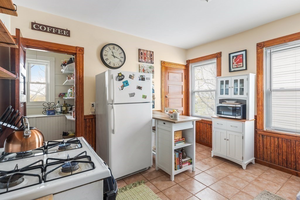 22 Rowell Street Boston, MA 02125 - Photo 10 of 34