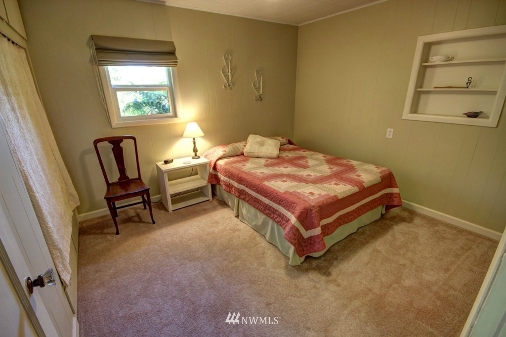6294 Mission Road Bellingham, WA 98226 - Photo 13 of 25 a room with a bed and a window