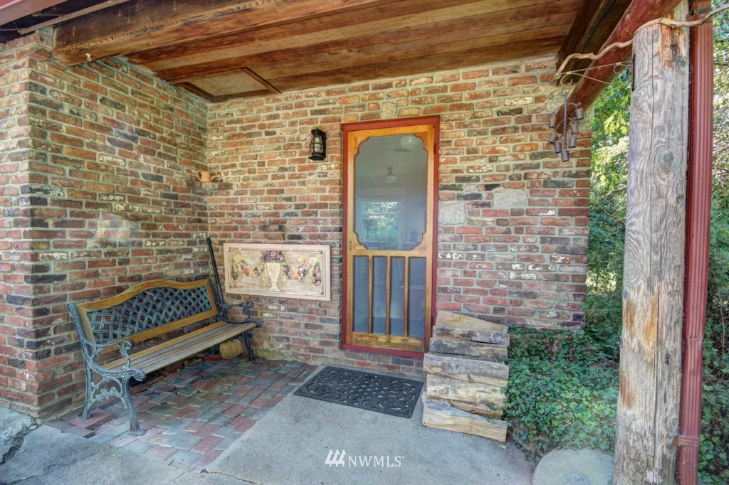 6294 Mission Road Bellingham, WA 98226 - Photo 3 of 25 a front view of a house with a garden