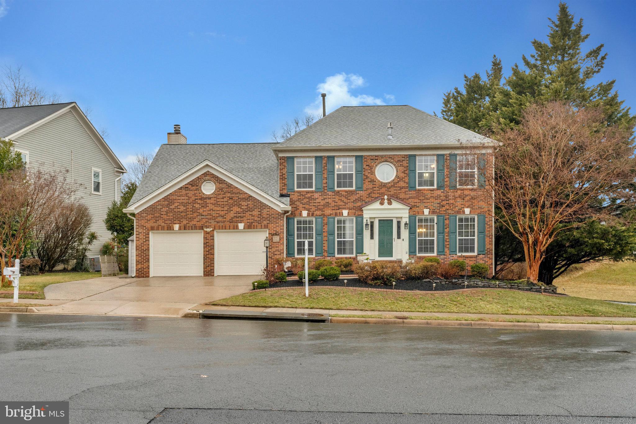 Welcome home to 1545 Kingstream Circle!