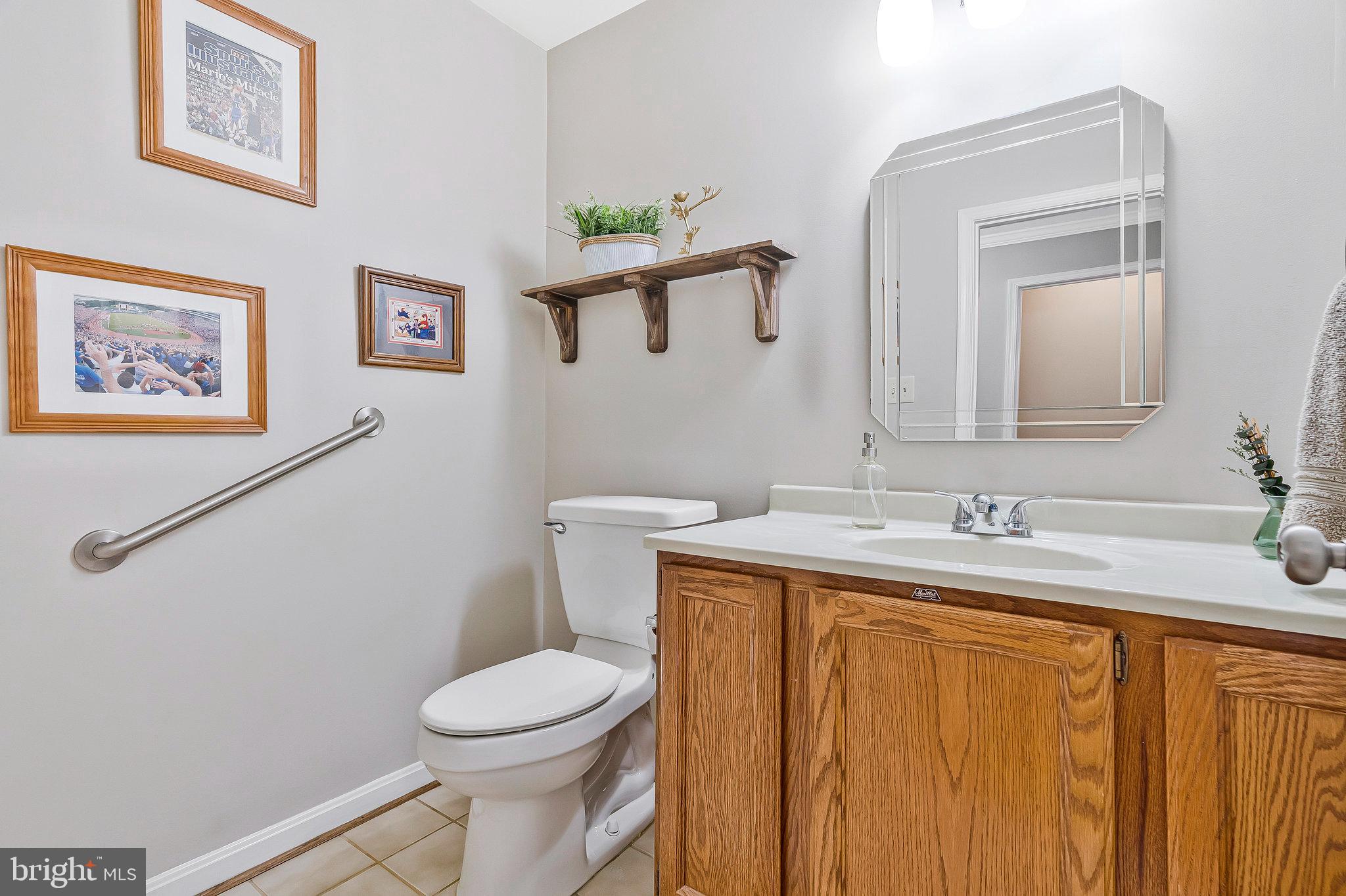 1545 Kingstream Circle Herndon, VA 20170 - Photo 22 of 71 Main level powder room