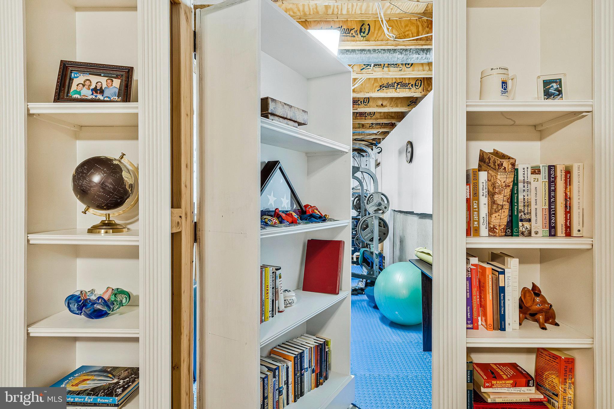 1545 Kingstream Circle Herndon, VA 20170 - Photo 51 of 71 a view of living room washer and dryer
