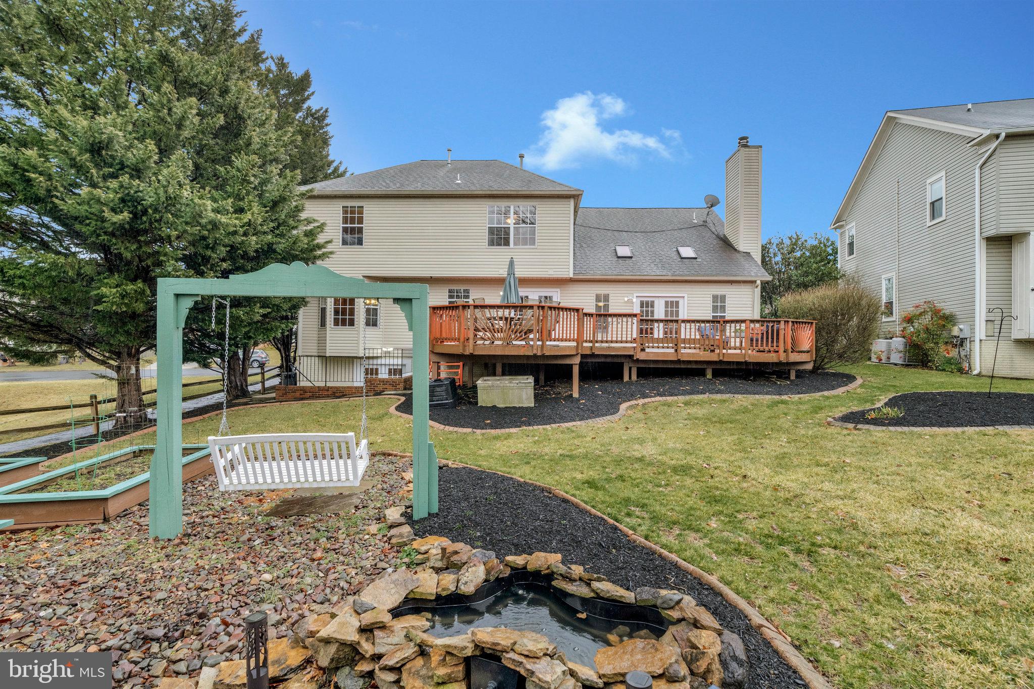 1545 Kingstream Circle Herndon, VA 20170 - Photo 61 of 71 a view of a house with a yard