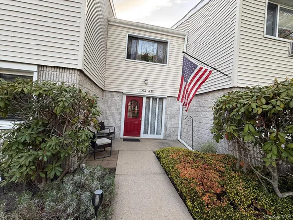 $279,999 | 42 Richmond Boulevard, Unit 1B, Ronkonkoma, NY 11779