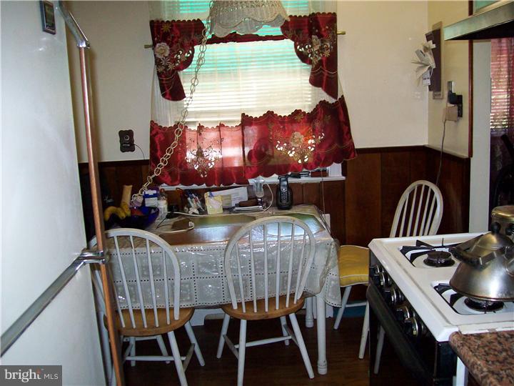 1052 Flanders Road Philadelphia, PA 19151 - Photo 7 of 21 Kitchen