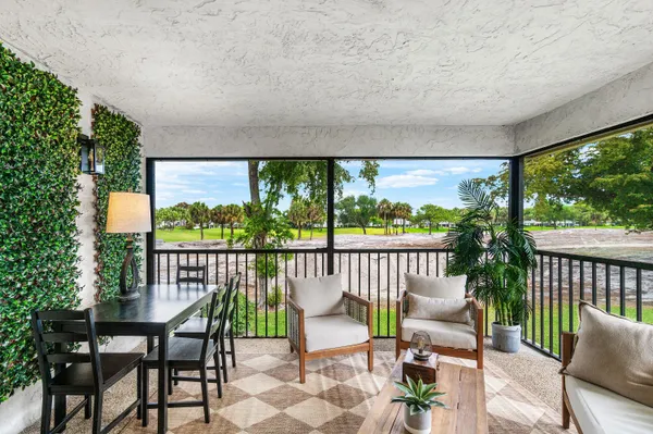 $159,900 | 15 Westgate Lane, Unit D, Boynton Beach, FL 33436