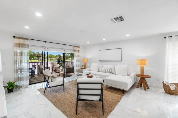 $159,900 | 15 Westgate Lane, Unit D, Boynton Beach, FL 33436