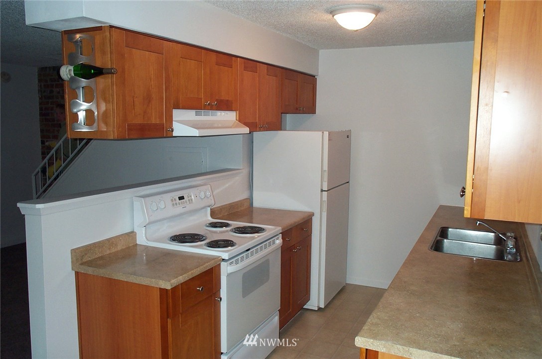 13956 Southeast 173rd Place Renton, WA 98058 - Photo 8 of 13 Gallery Image 8