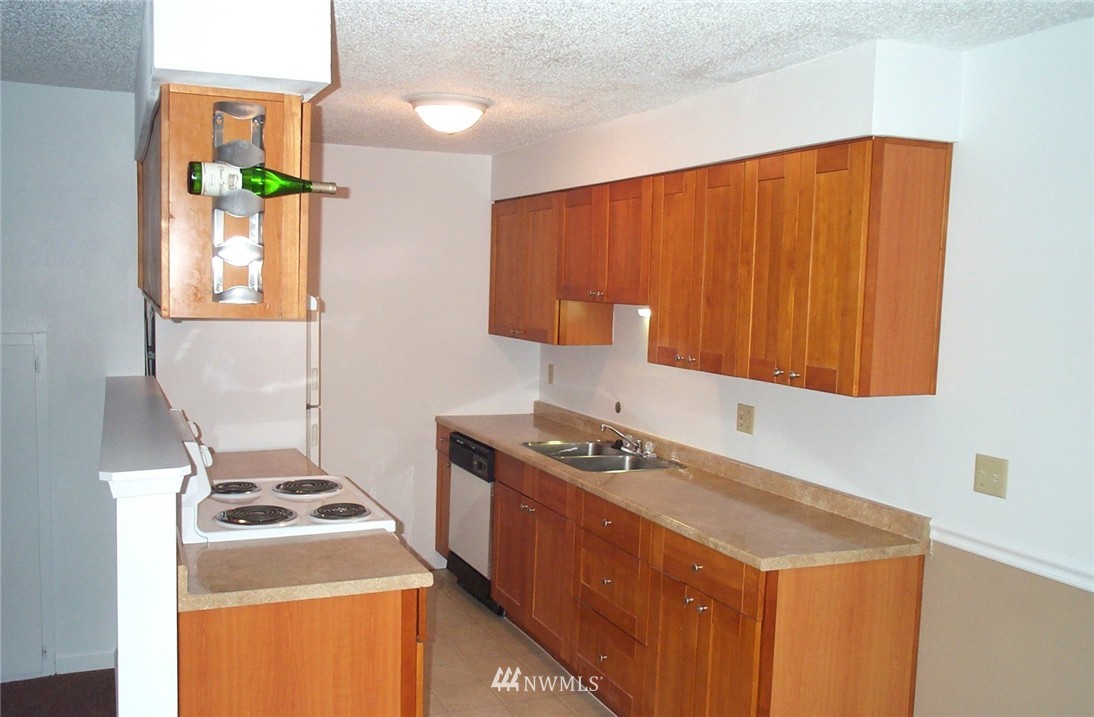 13956 Southeast 173rd Place Renton, WA 98058 - Photo 9 of 13 Gallery Image 9