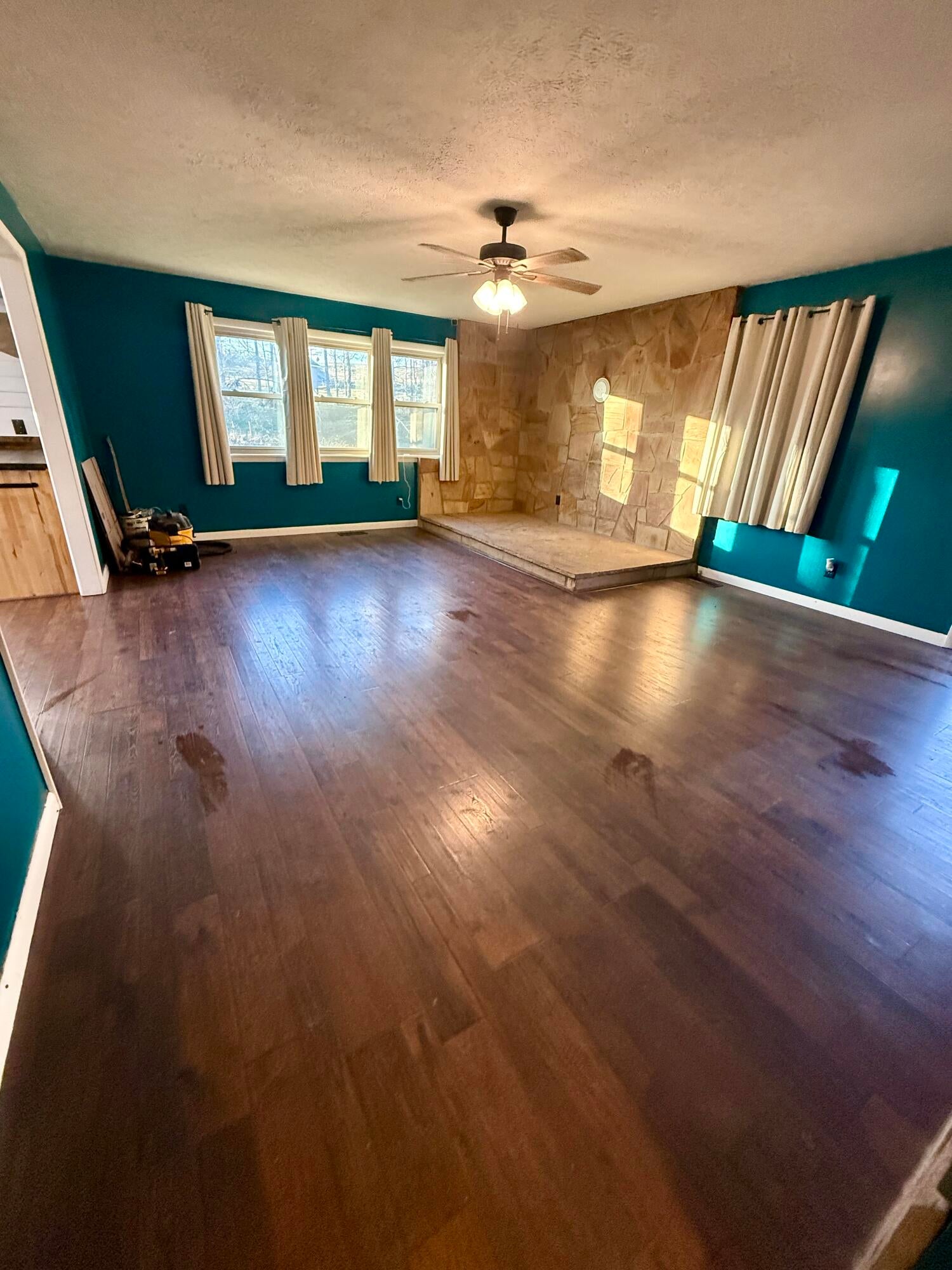 344 Squirrel Ridge Road Caldwell, WV 24925 - Photo 5 of 46 Living Room