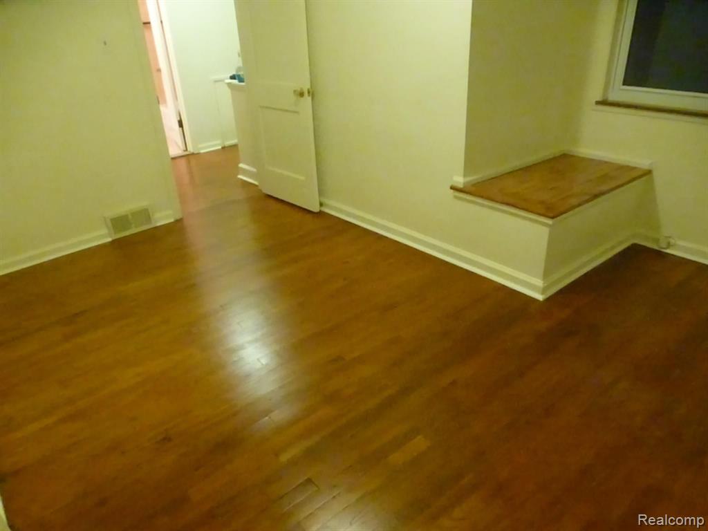 8651 Harding Center Line, MI 48015 - Photo 28 of 43