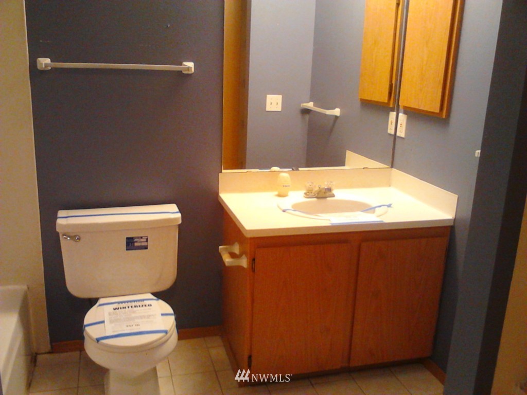 17021 110th Place Southeast Renton, WA 98055 - Photo 8 of 9 Gallery Image 8