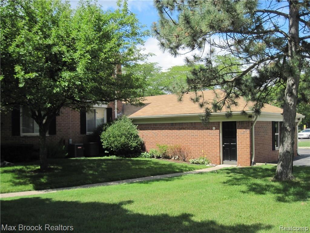 29602 Middlebelt Road, Unit 1804 Farmington, MI 48334 - Photo 2 of 15 IMG_0015.JPG
