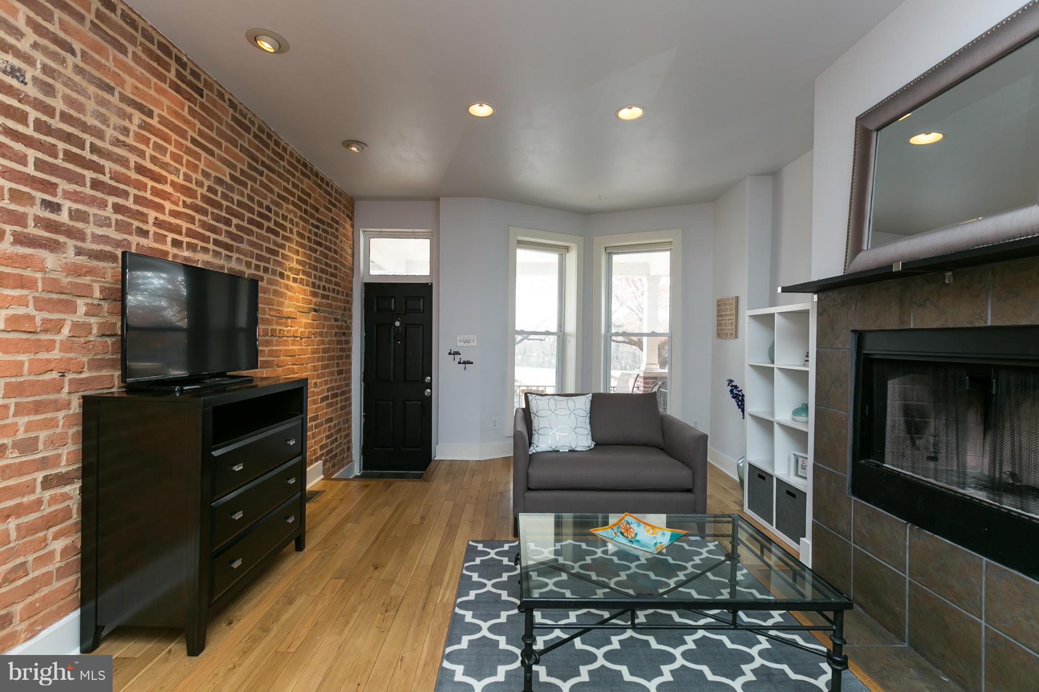 3226 Keswick Road Baltimore, MD 21211 - Photo 6 of 29 Living Room