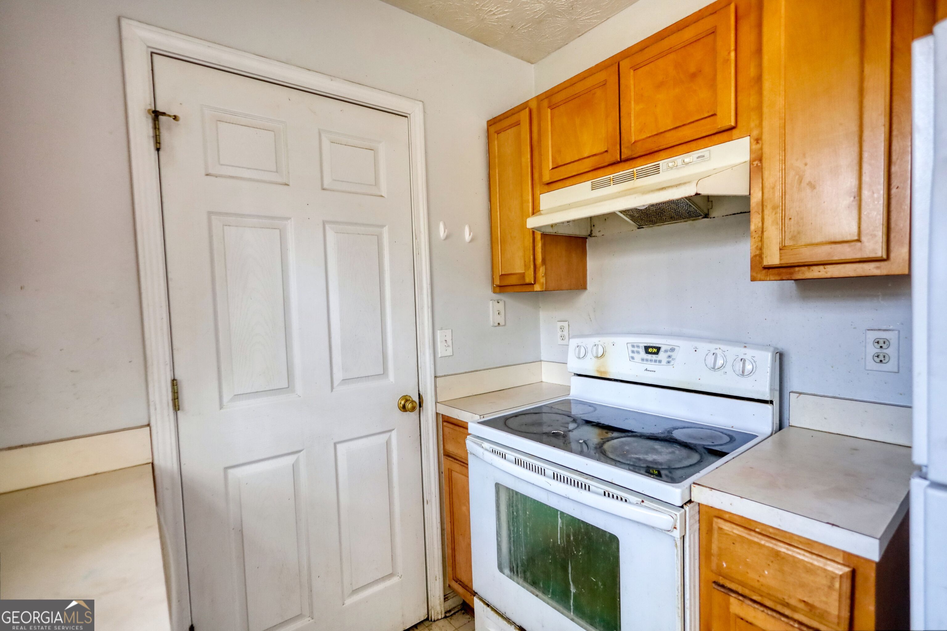 253 Nancy Street Monticello, GA 31064 - Photo 12 of 34 a kitchen with stainless steel appliances white cabinets and a stove top oven