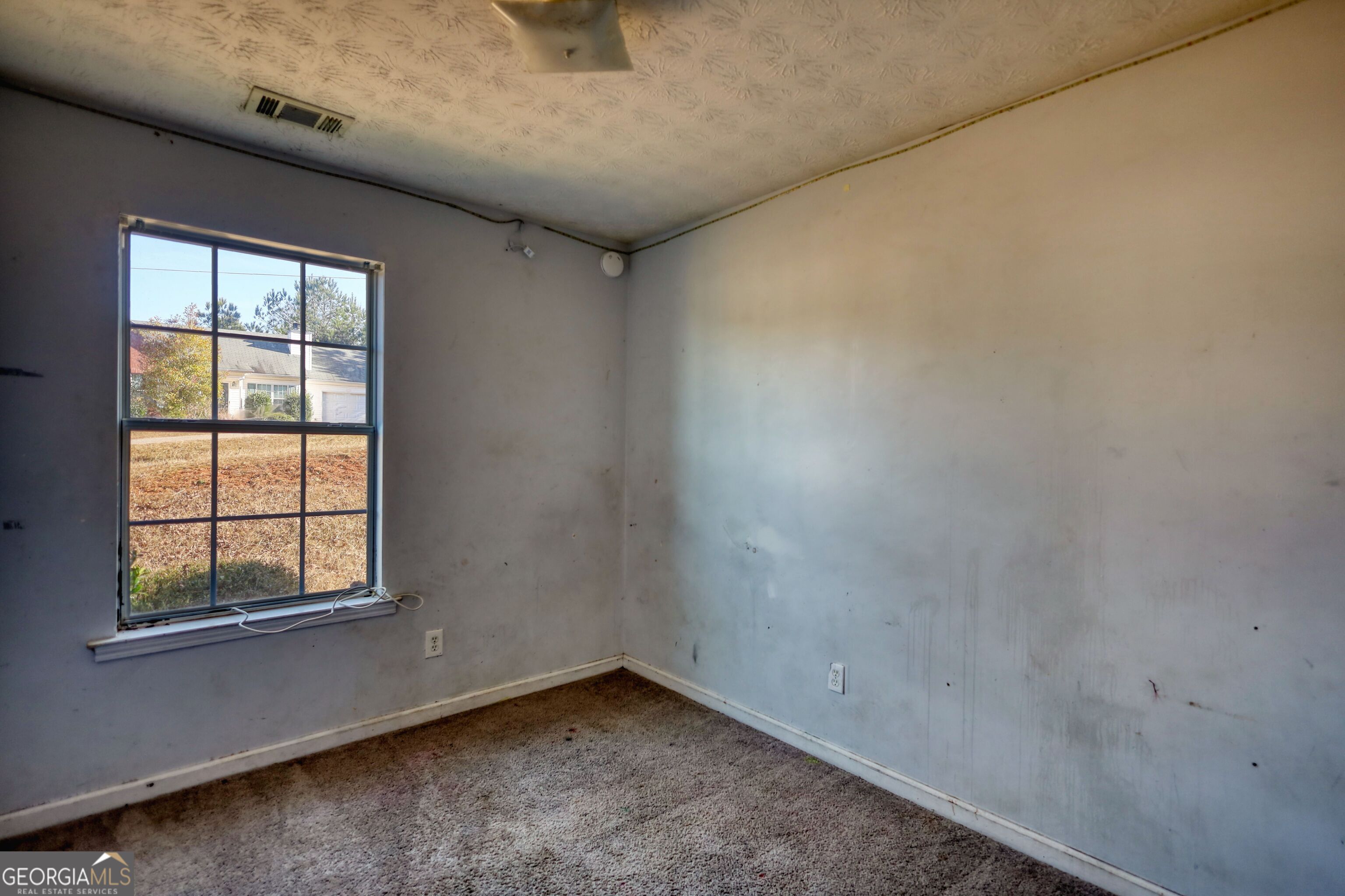 253 Nancy Street Monticello, GA 31064 - Photo 19 of 34 an empty room with a window