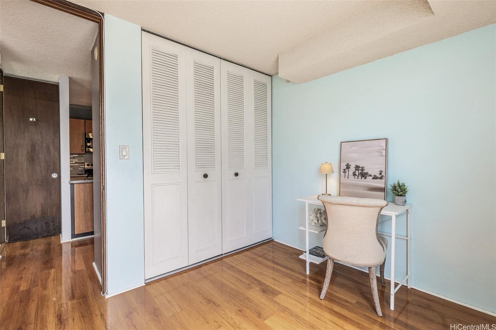 1415 Punahou Street, Unit 502 Honolulu, HI 96822 - Photo 12 of 17 Second bedroom.