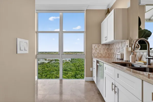 $7,500 | 700 East Boynton Beach Boulevard, Unit PH 2, Boynton Beach, FL 33435