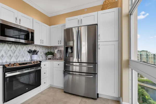 $7,500 | 700 East Boynton Beach Boulevard, Unit PH 2, Boynton Beach, FL 33435