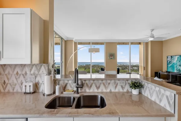 $7,500 | 700 East Boynton Beach Boulevard, Unit PH 2, Boynton Beach, FL 33435