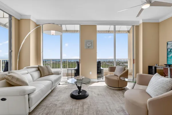 $7,500 | 700 East Boynton Beach Boulevard, Unit PH 2, Boynton Beach, FL 33435